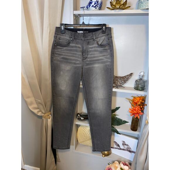 NWT $79.50 WHBM size 6 High Rise Slim Rhinestone Stone Wash Jeans - Picture 1 of 12